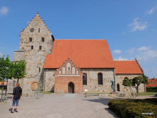 und Kirche vom überschaubaren Simrishamn