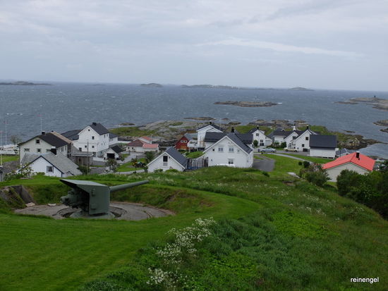 In Bud vertreibt starker Wind die letzten Regenwolken, bevor wir auf die Atlantikstraße einbiegen.