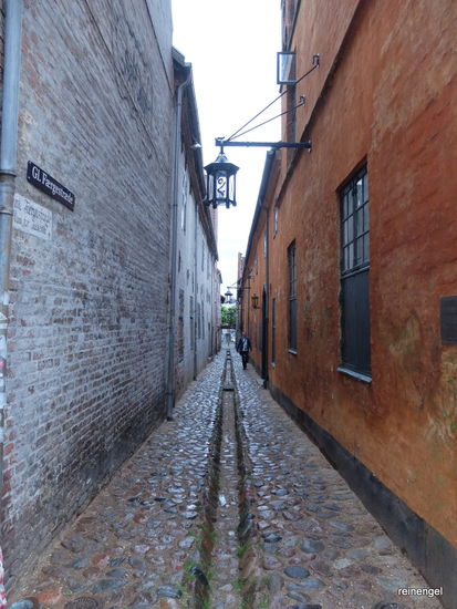 Ganz schönes enges Gässchen.
