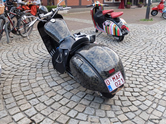 Eine belgische Vespaharley.