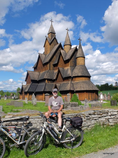 Stabkirche zum zweiten, diesmal mit Rad.