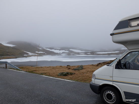 Nebliger Empfang auf den Höhen von Vest Agder. So geht es ständig und stetig in ca. 1000 m Höhe durchs Hunnedalen Richtung Südwesten.