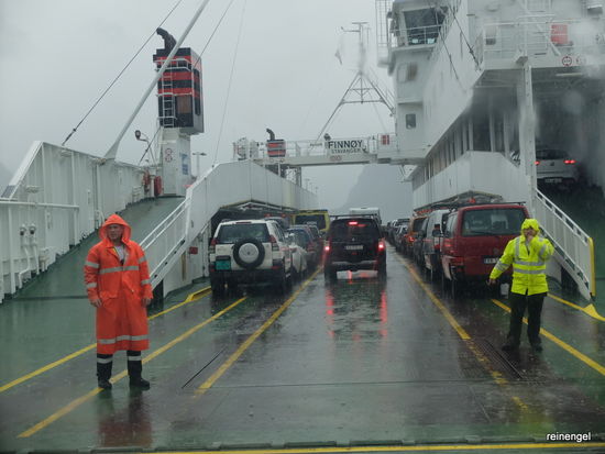 Bei dem Wetter lassen wir Stavanger links liegen und nehmen die Fähre übers Lysefjord.
