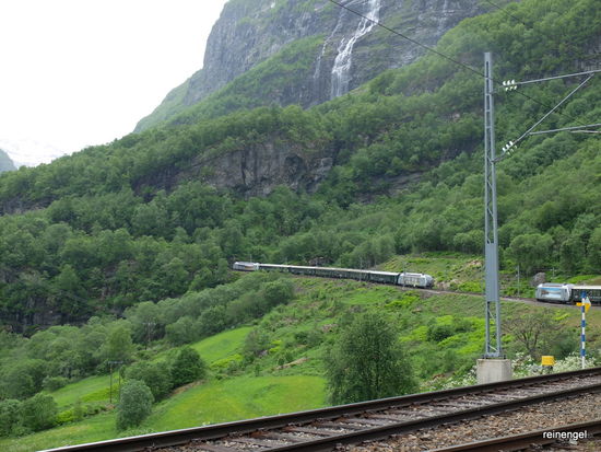 Begegnungsverkehr kurz vor Myrdal
