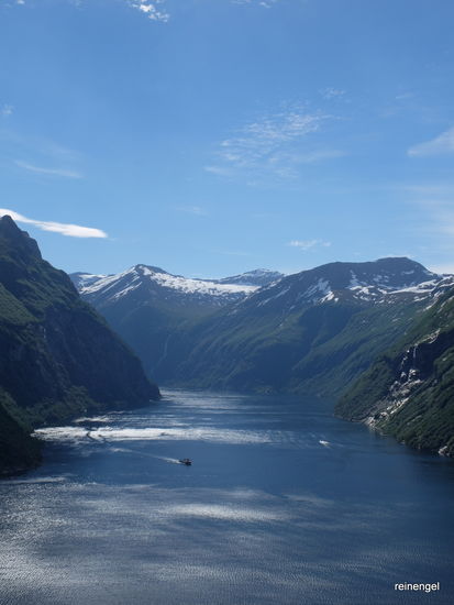 Am nächsten Morgen bietet sich ein klarer Blick zurück.