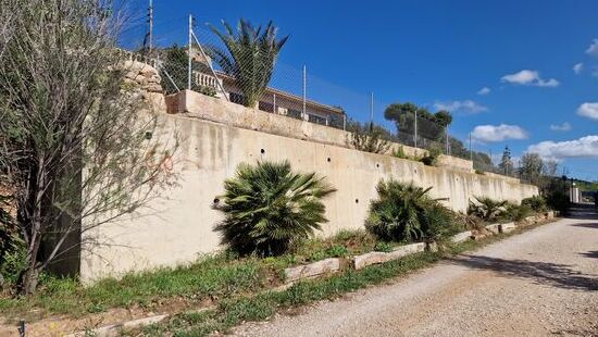 Via Verde-die alten Bahnschwellen werden hier als Wegbegrenzung genutzt.