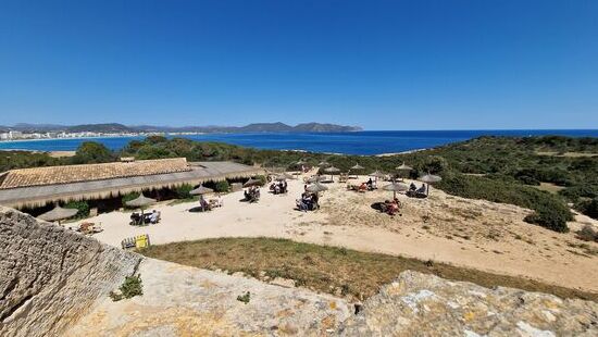 Blick vom Castell über die Cafeteria nach Cala Millor