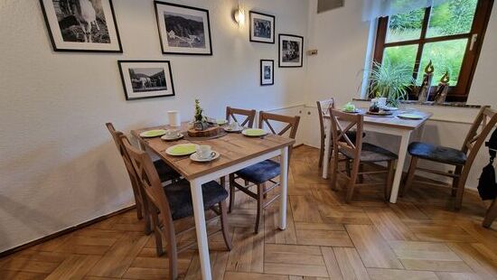 Der Frühstückssaal- modern und hell