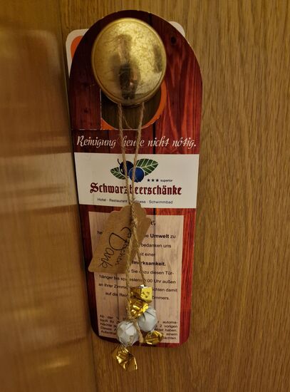 Wenn  man auf den Zimmerservice verzichtet, bekommt man diese Kleinigkeit.