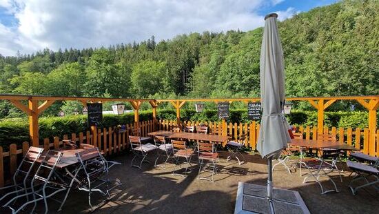 Die Terrasse bei Sonne