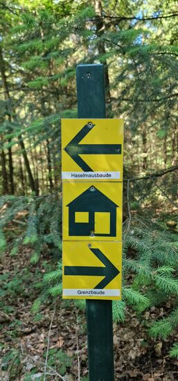 Von rechts kommend, nach links gehend,..