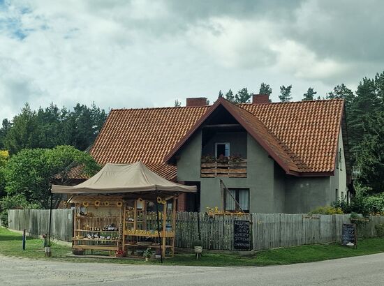 Kleiner Verkaufsstand am Ortsrand von Faryny