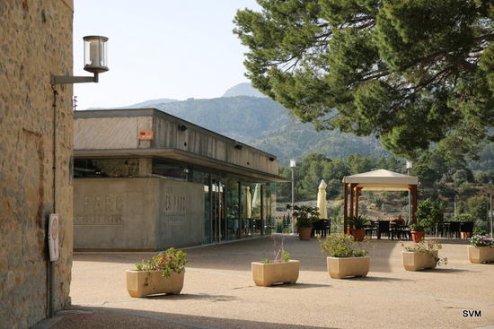 Cafe und Restaurant "ES PARK"