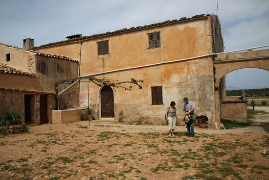 Im Innenhof des Landgutes