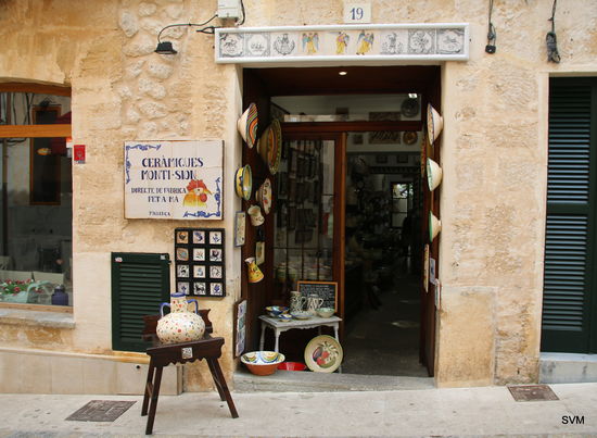 Das Geschäft von der Straßenseite