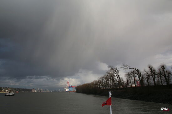 Hamburgwetter auf der Elbe