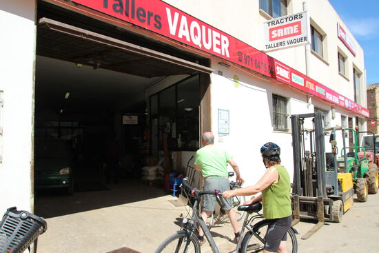 Hier mussten wir oft nach Hilfe bitten- und bekamen sie komplikationslos, nett und hilfsbereit Ein ganz großes Lob an diese Werkstatt.