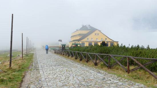 Vorbei an der Schlesischen Baude