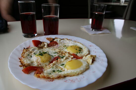 Frühstück im Speisewagen