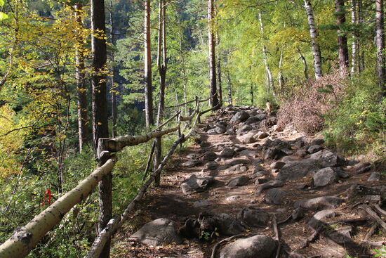 Kurze Wanderung zum Wasserfall