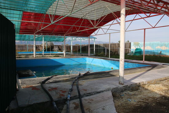 Das zweite Becken wird gerade frisch gefüllt