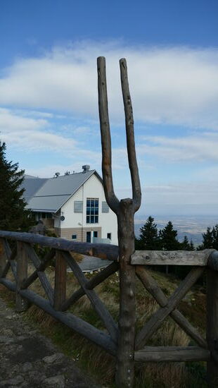 Blick zur Bergstation der Seilbahn