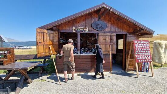 Wir kaufen einen von Oma selbstgemachten Likör