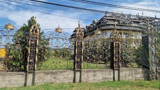 Prunkvolles Roma- Gebäude