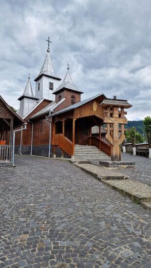 Die kleine Kirche , nur über den Schotterweg zu erreichen