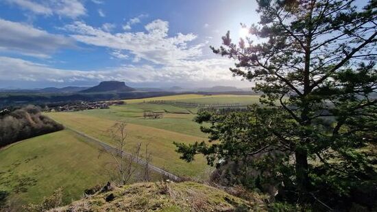 Blick vom Rauenstein zum Lilienstein.