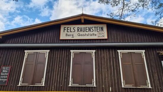 Heute geschlossen. Aber der Wanderer hat ja Proviant dabei!