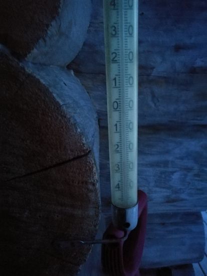 Während wir unterwegs gewesen waren, war das Thermometer im Tal auf -26°C gefallen.