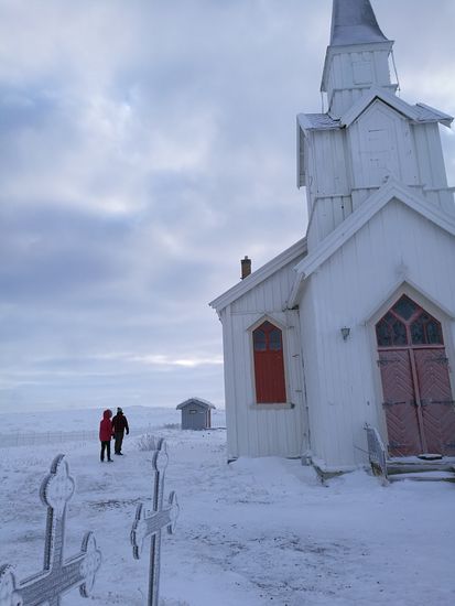 Die Nesseby kirke. Wie aus einer anderen Welt.