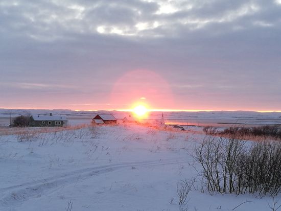 Sonnenuntergang über dem Varangerfjorden auf der Rückfahrt nach Utsjoki.