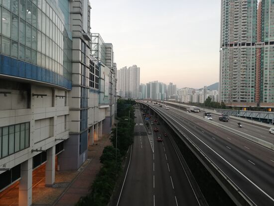 Unser erster Blick auf Hong Kong: Hochhäuser so weit das Auge reicht.