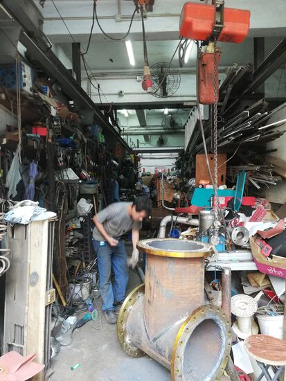 Ob Schlosserei oder Möbelgeschäft, in den Läden Kowloons bleibt kein Wunsch offen. Das einzige, das keiner hat, ist Platz.