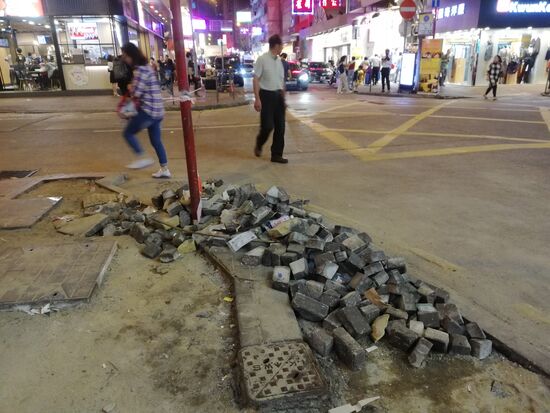 Überbleibsel des Protests vom Mittag in Kowloon.