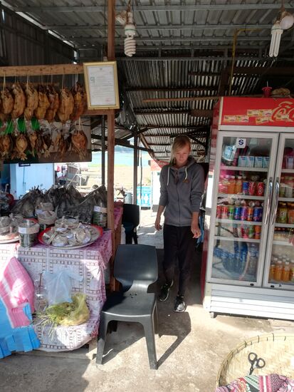 Toiletten- und Snackpause irgendwo zwischen Vientiane und Luang Prabang
