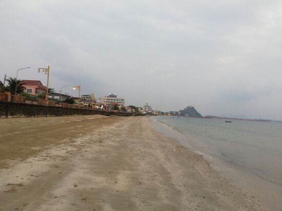 Der "Stadtstrand" von Prachuap... Naja.