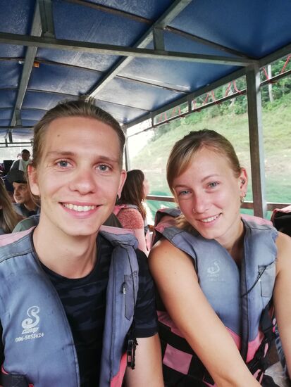 Die frühen Morgenstunden sieht man uns noch an.