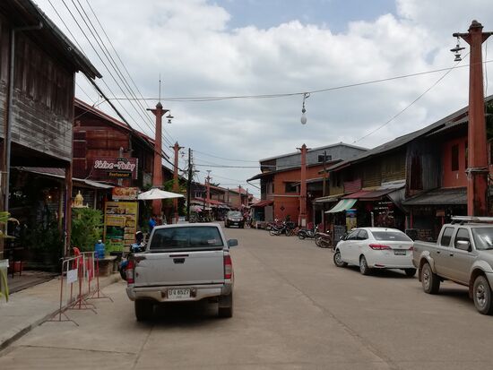 Ein klitzekleines bisschen Sightseeing in dem Ort Baan Si Raya, der irgendwie nach Wilder Westen aussieht.
