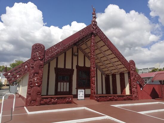 Ein Versammlungshaus der Maori
