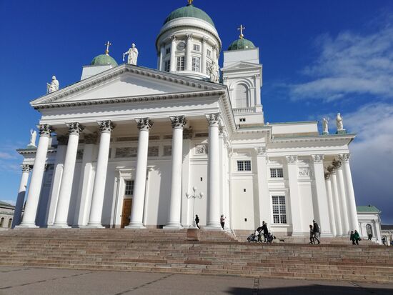 Die heilige Darude-Sandstorm Kathedrale