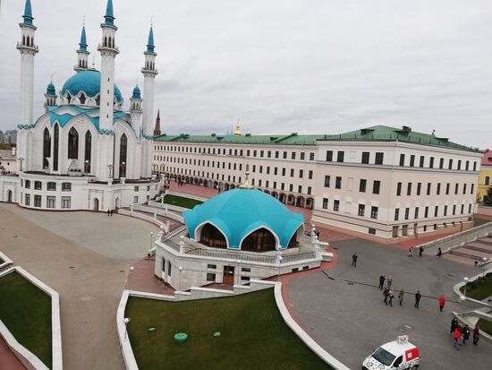 Im Kasaner Kreml mit Kul-Schariff-Moschee von außen...