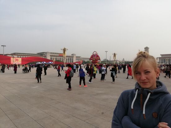 Der Platz des Himmlischen Friedens steht noch ganz im Schmuck zur großen 70 Jahre Volksrepublik Feier.