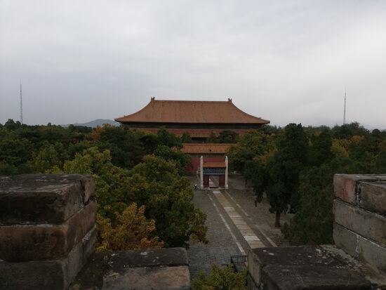 Eines der zahlreichen Ming-Gräber