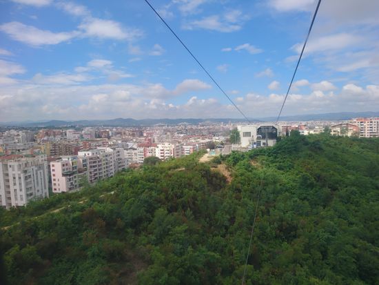 Blick aus der Seilbahn nach Tirana