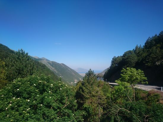 Ein letzter Blick zurück nach Richtung Vlora unterhalb vom Pass