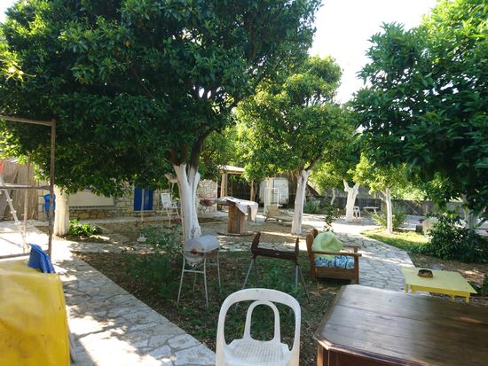 ein Blick über einen Teil des großen Gartens