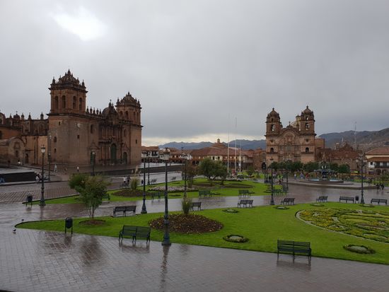 Plaza de Armas, Dank des Regens ausnahmsweise mal leer.